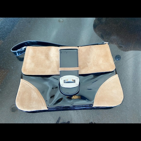 Suede/Patent dress shoe w/buckle and matching handbag - Picture 7 of 9